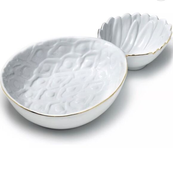 Lilly Pulitzer for Target Other - Lilly Pulitzer for Target Porcelain Pineapple Serving Bowl - White with Gold Rim